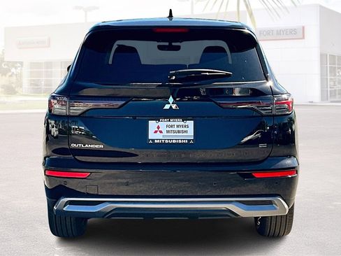New 2025 Mitsubishi Outlander SE image 4