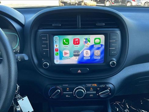Used 2025 Kia Soul LX w/ LX Technology Package FWD image 13