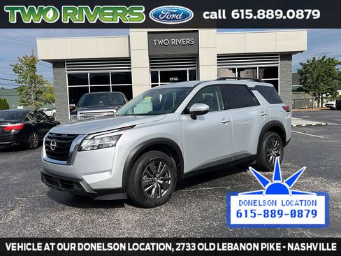 Used 2022 Nissan Pathfinder SV FWD image 1