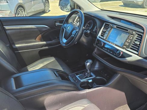 Used 2017 Toyota Highlander Limited AWD/4WD image 10