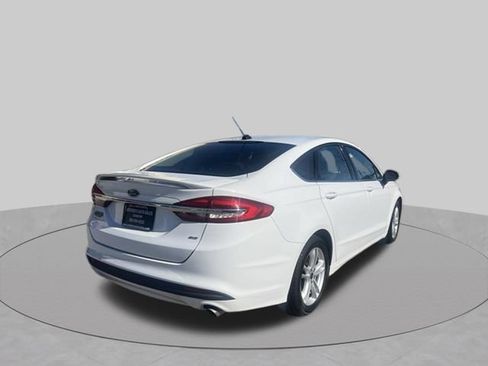 Used 2018 Ford Fusion SE FWD image 7