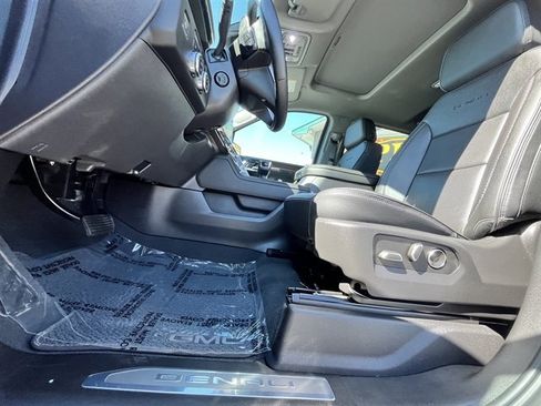 Used 2025 GMC Sierra 1500 Denali w/ Technology Package AWD/4WD image 18