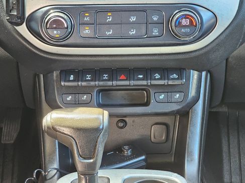 Used 2019 Chevrolet Colorado ZR2 w/ ZR2 Midnight Special Edition AWD/4WD image 23