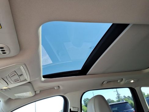 Used 2017 Ford Escape Titanium FWD image 11