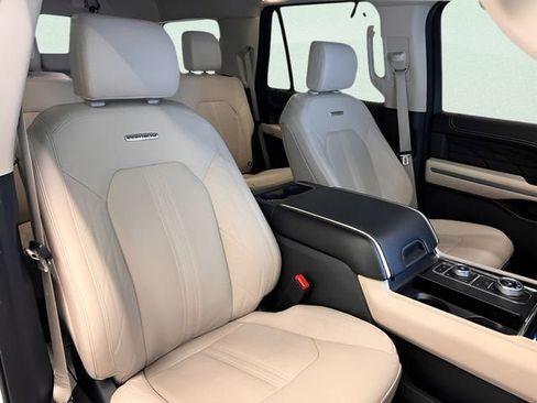 Used 2024 Ford Expedition Platinum AWD/4WD image 18
