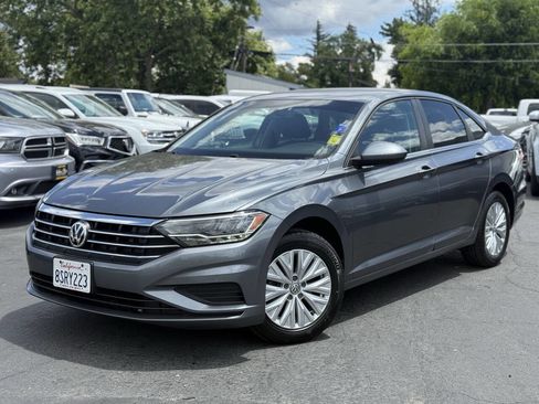 Used 2019 Volkswagen Jetta S w/ Driver Assistance Package FWD image 2