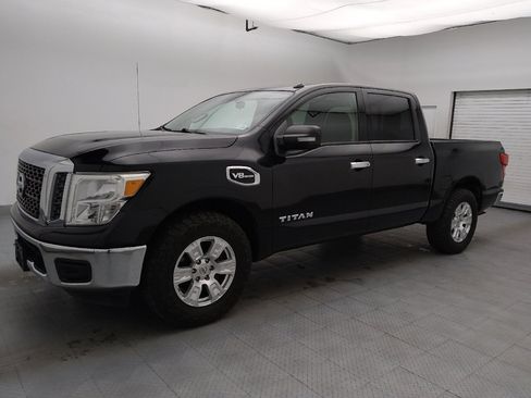 Used 2017 Nissan Titan SV RWD image 2