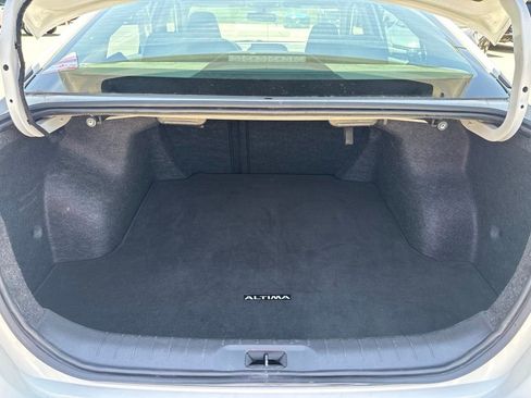 Used 2025 Nissan Altima 2.5 SV FWD image 29