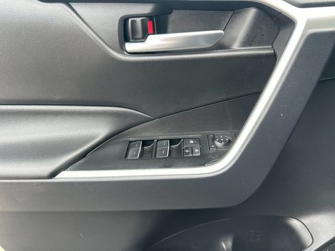 Used 2025 Toyota RAV4 XLE AWD/4WD image 10