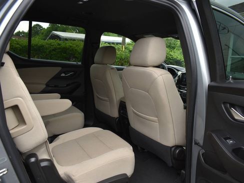 Used 2023 Chevrolet Traverse LT w/ LPO, Cargo Package AWD/4WD image 17