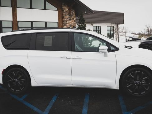 Used 2019 Chrysler Pacifica Limited w/ Advanced Safetytec Group image 32