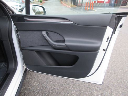 Used 2022 Tesla Model X image 21