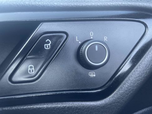 Used 2017 Volkswagen Golf R 4-Door AWD/4WD image 39