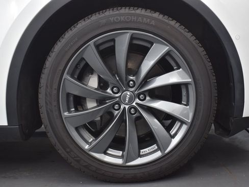 Used 2022 Tesla Model Y Long Range AWD/4WD image 29