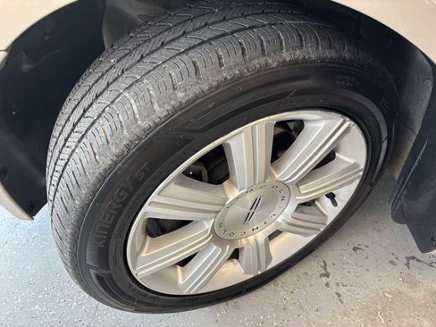 Used 2007 Lincoln MKZ image 25