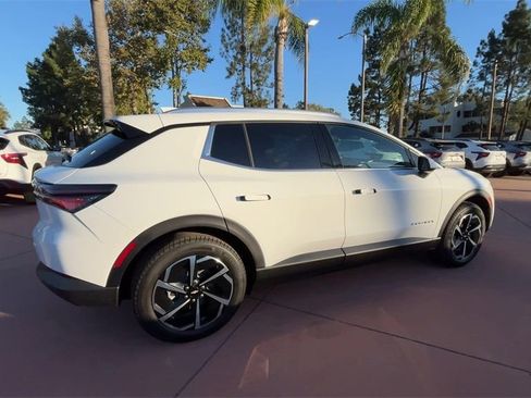 New 2026 Chevrolet Equinox EV LT image 8