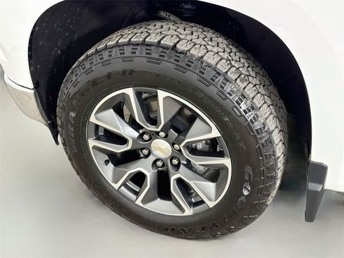 Used 2023 Chevrolet Silverado 1500 LT w/ Z71 Off-Road Package AWD/4WD image 32