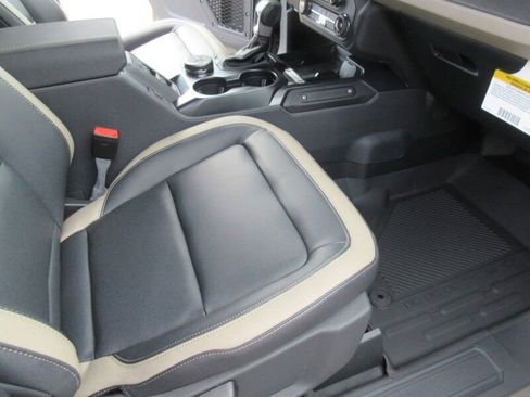 New 2025 Ford Bronco Big Bend image 23