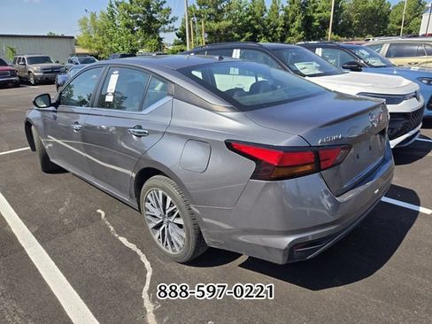 Used 2023 Nissan Altima 2.5 SV AWD/4WD image 5