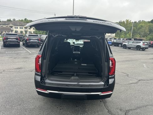 New 2026 GMC Yukon XL Elevation w/ Elevation Premium Package AWD/4WD image 12