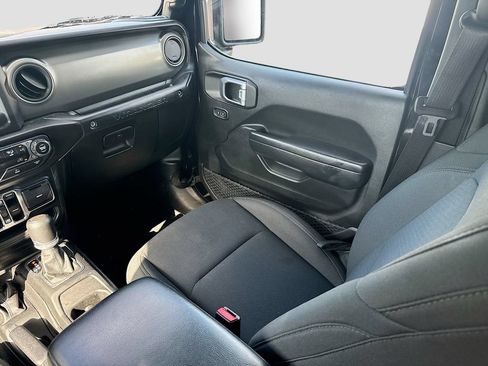 Used 2023 Jeep Wrangler Unlimited AWD/4WD image 25
