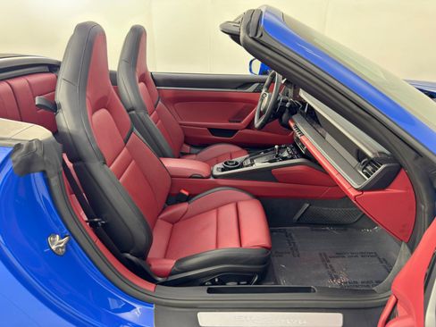 Used 2025 Porsche 911 Carrera image 14