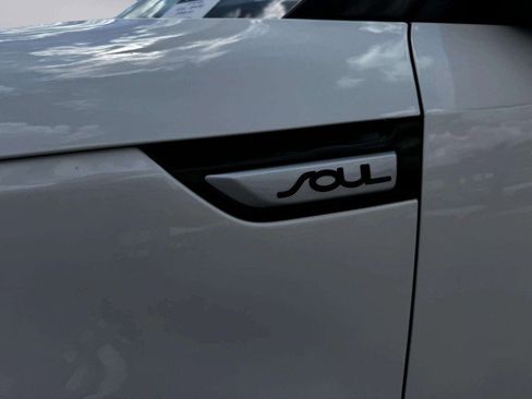 Used 2018 Kia Soul + image 14