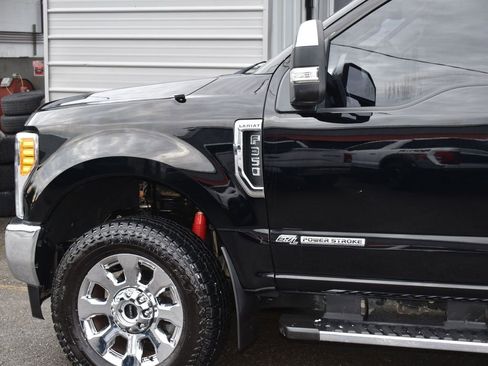 Used 2017 Ford F350 Lariat w/ Chrome Package image 4