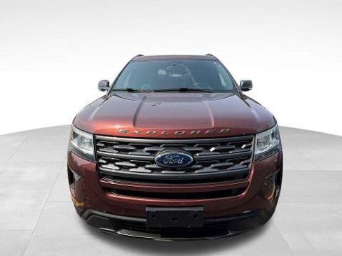 Certified 2018 Ford Explorer XLT w/ Equipment Group 202A AWD/4WD image 5