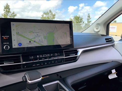 Used 2025 Toyota Sienna XLE w/ XLE Plus Package image 35