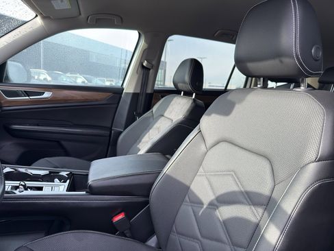 Used 2024 Volkswagen Atlas SE image 25