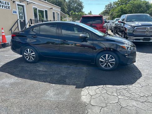 Used 2020 Nissan Versa SV FWD image 6