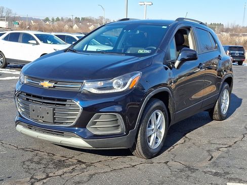 Used 2022 Chevrolet Trax LT w/ LT Convenience Package image 3