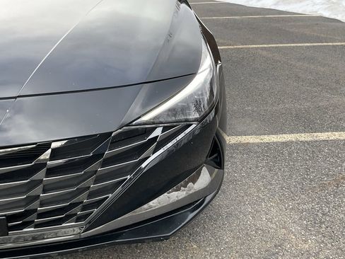 Used 2023 Hyundai Elantra Limited image 2