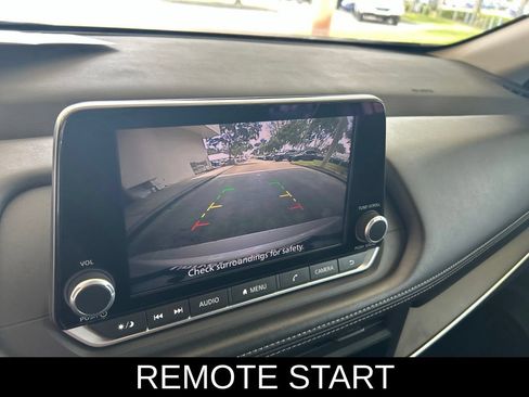 Used 2024 Nissan Rogue S FWD image 11