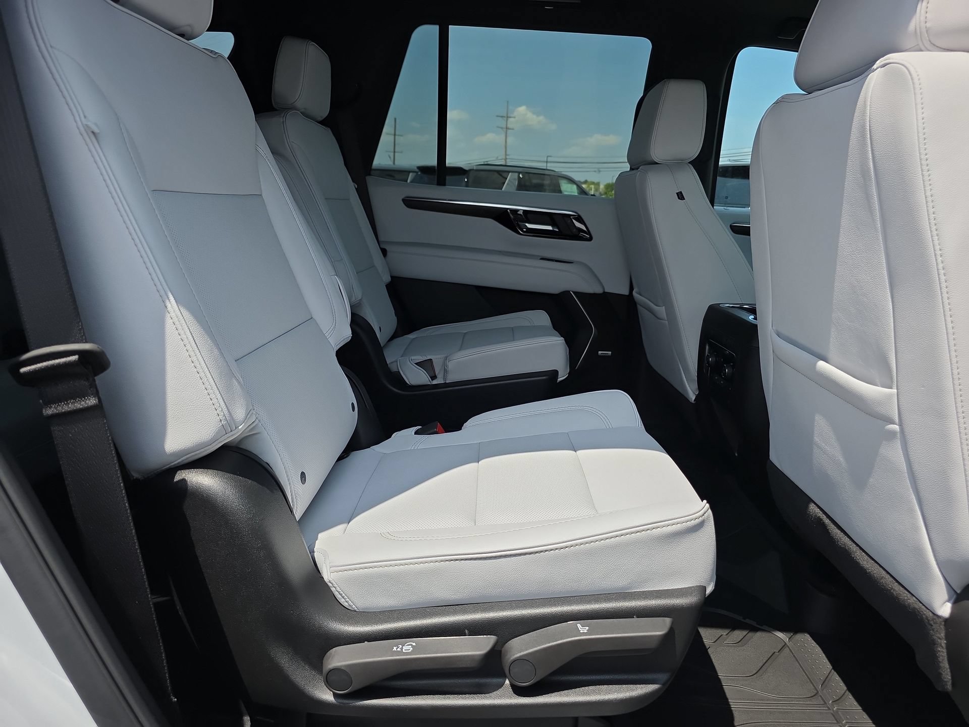 New 2026 Chevrolet Tahoe Premier w/ Sun And Tow Package AWD/4WD image 16