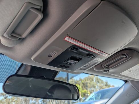 Used 2022 Toyota Camry SE w/ Carpet Mat Package (TMS) FWD image 19