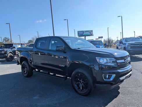 Used 2018 Chevrolet Colorado Z71 w/ Z71 Midnight Edition image 3