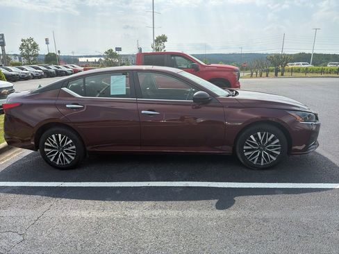 Used 2025 Nissan Altima 2.5 SV AWD/4WD image 4