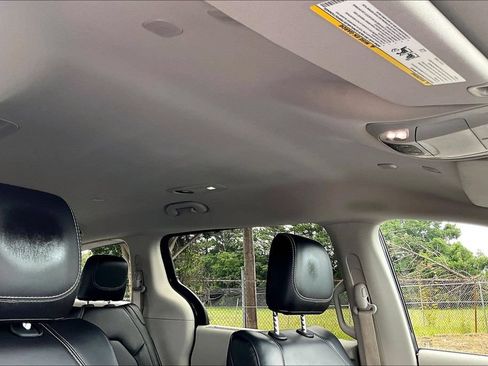 Used 2024 Chrysler Pacifica Touring-L FWD image 28