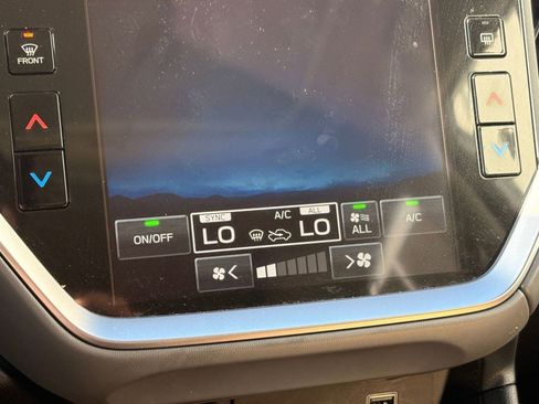 Used 2024 Subaru Crosstrek 2.0i Premium image 31