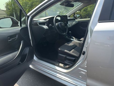 Used 2025 Toyota Corolla LE FWD image 2