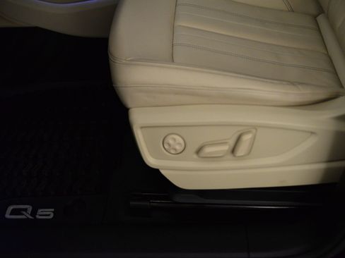 Certified 2025 Audi Q5 Premium image 27