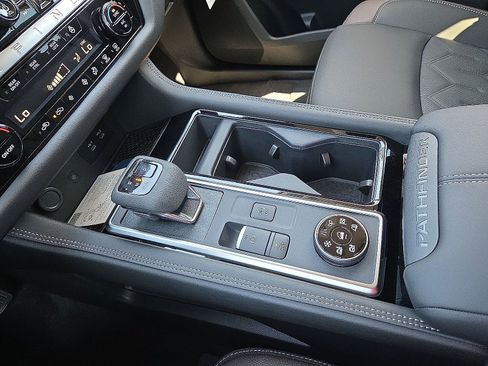 New 2026 Nissan Pathfinder Platinum AWD/4WD image 25