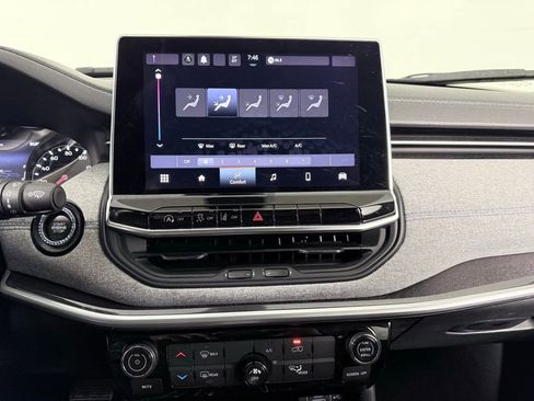 Used 2022 Jeep Compass Latitude image 19