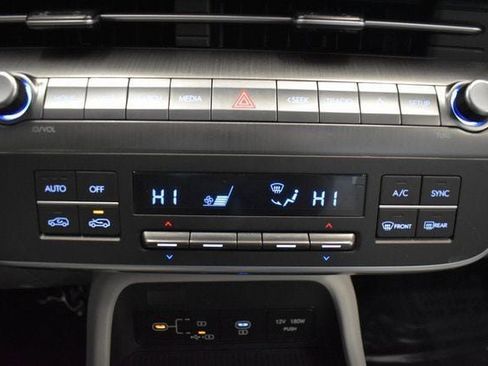 Used 2025 Hyundai Kona SEL image 27