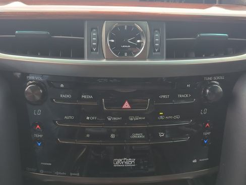 Used 2016 Lexus LX 570 4WD w/ Luxury Package image 26