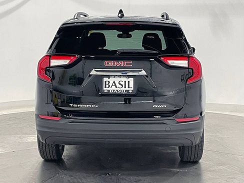 Used 2024 GMC Terrain SLE w/ Driver Convenience Package AWD/4WD image 12