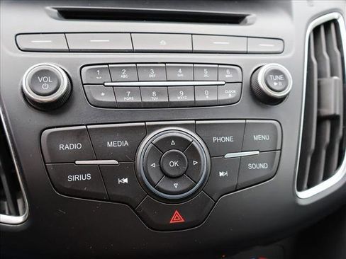 Used 2015 Ford Focus SE w/ Equipment Group 201A FWD image 20