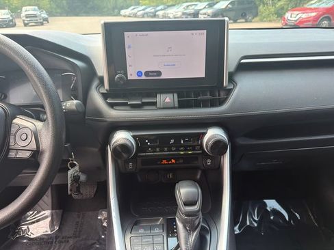 Used 2025 Toyota RAV4 LE AWD/4WD image 30